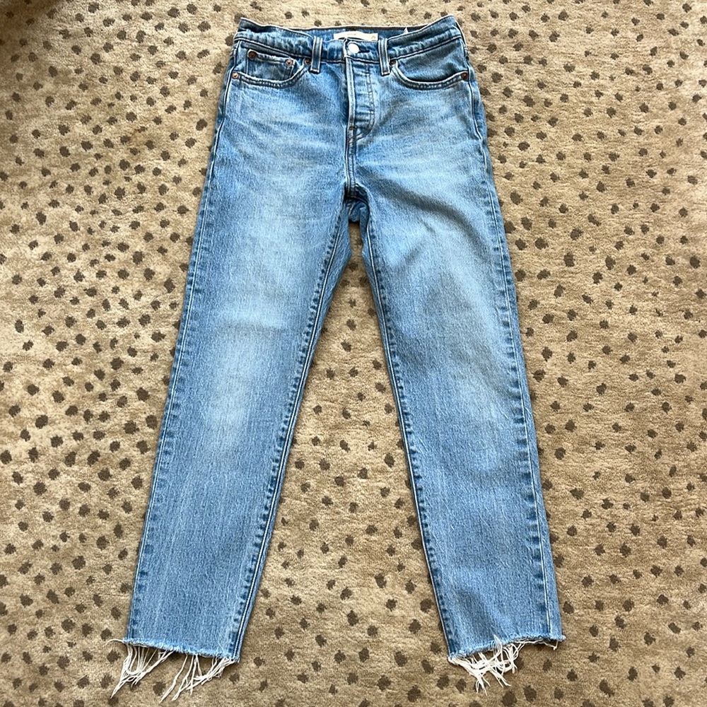 Levi’s button fly high rise Wedgie size 25